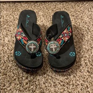 Barely Worn!  Montana West GORGEOUS BLACK FLIPS  9